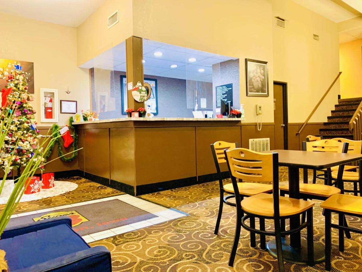 Super 8 By Wyndham Burlington Hotel Exterior photo