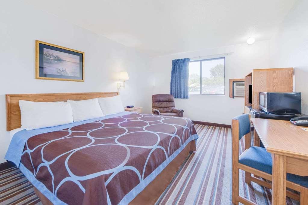 Super 8 By Wyndham Burlington Hotel Room photo