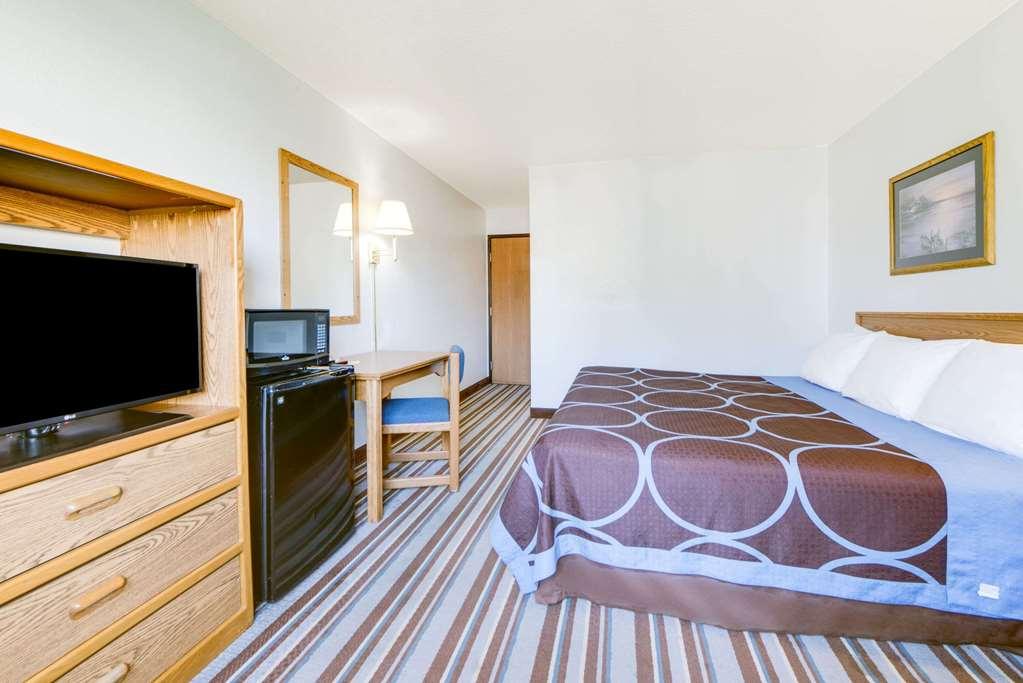 Super 8 By Wyndham Burlington Hotel Room photo