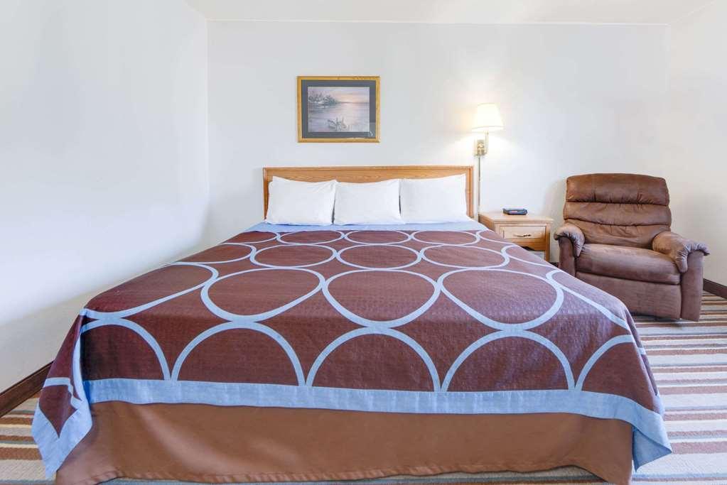 Super 8 By Wyndham Burlington Hotel Room photo