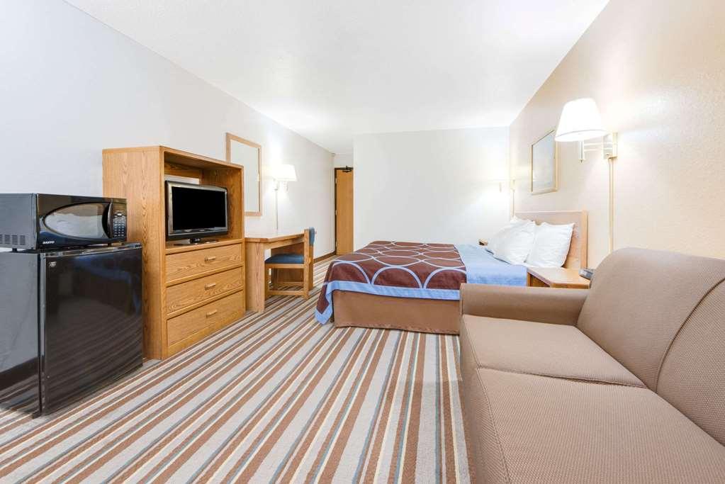 Super 8 By Wyndham Burlington Hotel Room photo