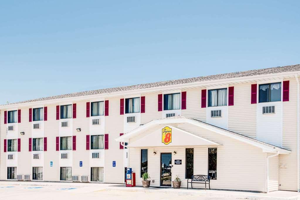 Super 8 By Wyndham Burlington Hotel Exterior photo