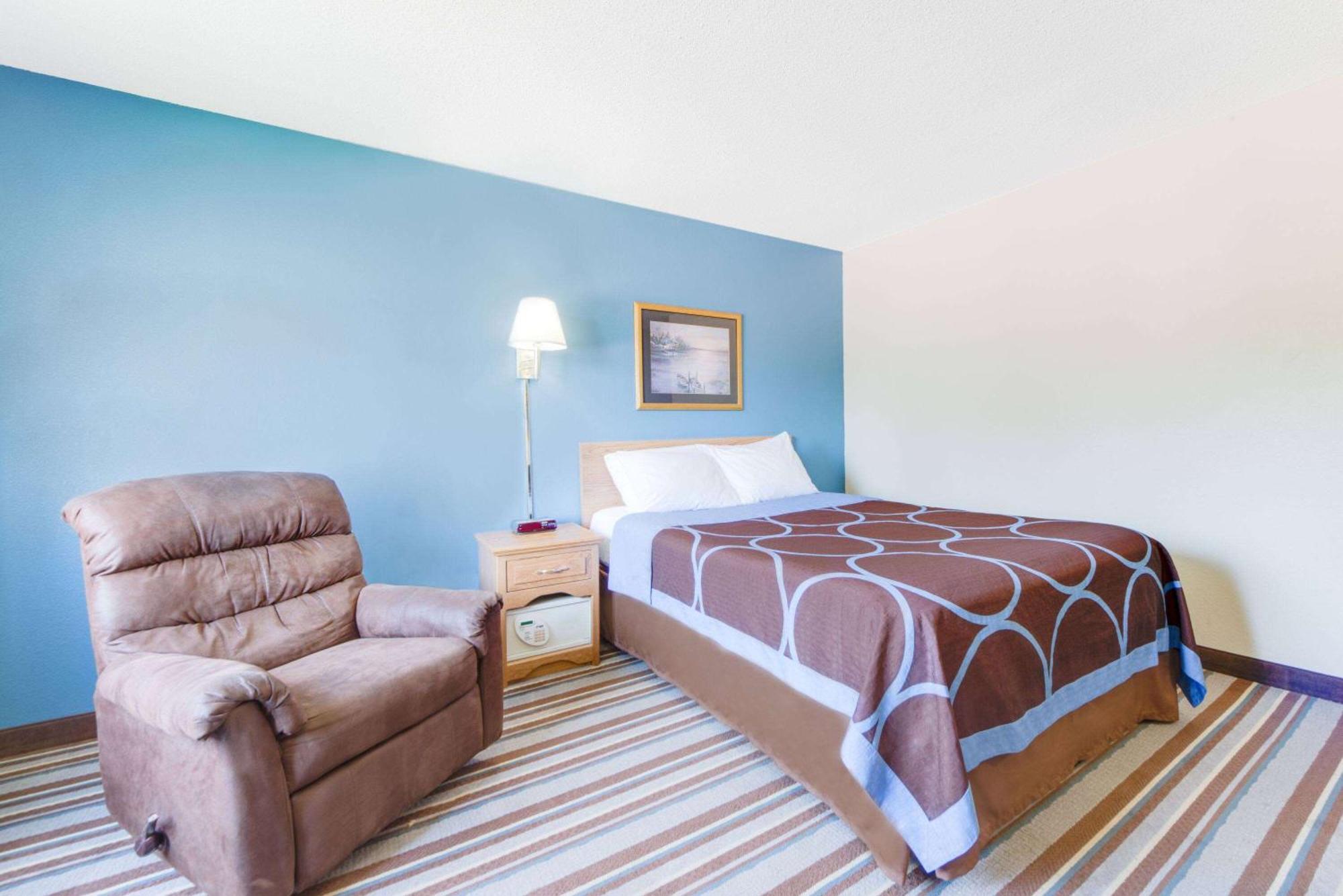 Super 8 By Wyndham Burlington Hotel Exterior photo
