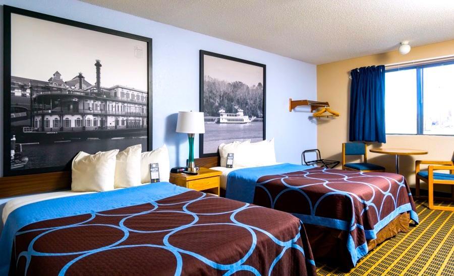Super 8 By Wyndham Burlington Hotel Exterior photo