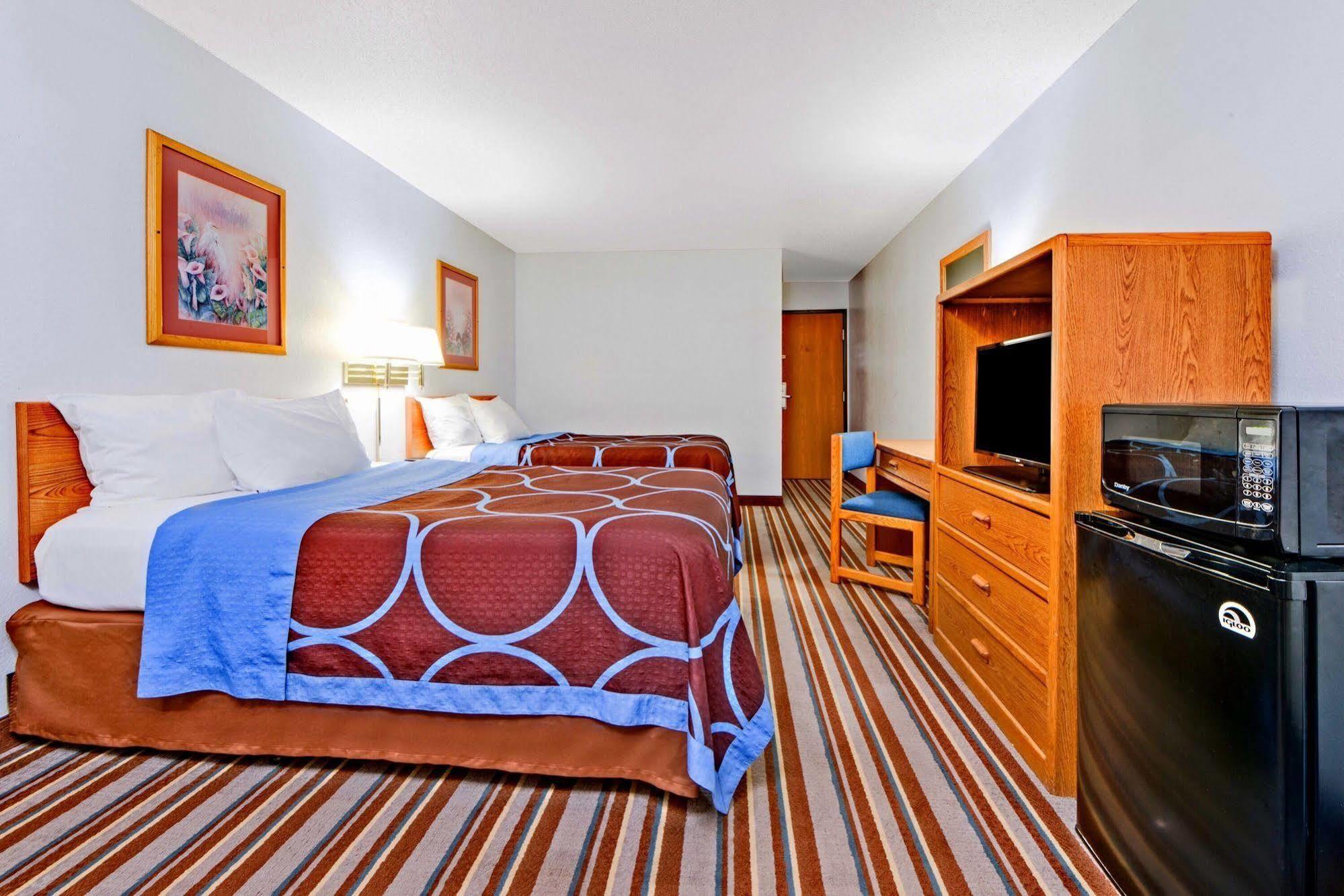 Super 8 By Wyndham Burlington Hotel Exterior photo